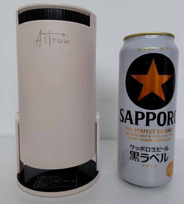 astrumのサイズ感を缶ビールと並べて比較