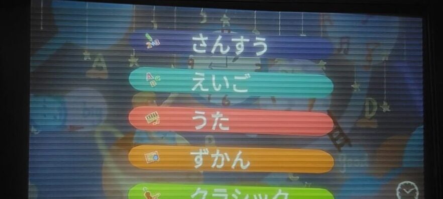 astrumを一条工務店のハニカムシェードへ投影している様子